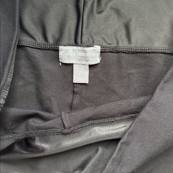 Liz Claiborne Black Leggings Studio - Picture 3 of 3